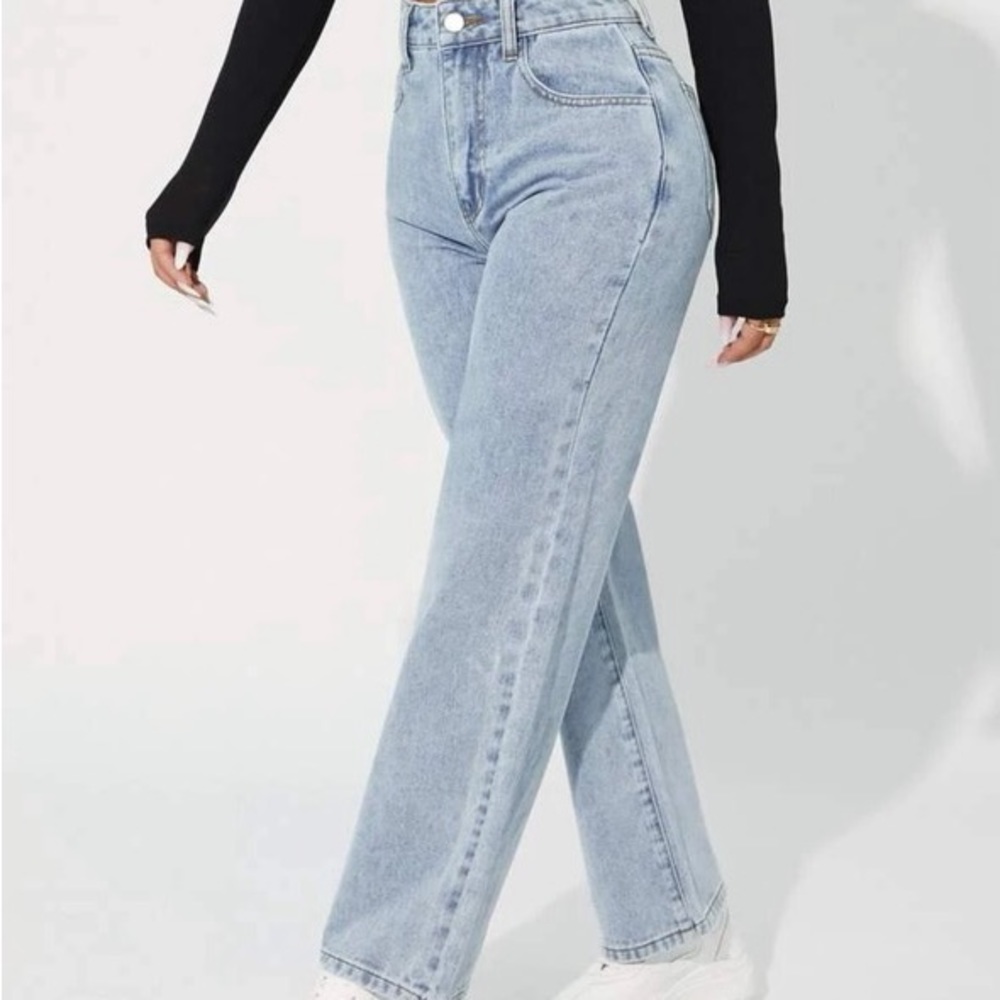 NWOT high rise straight leg jeans!